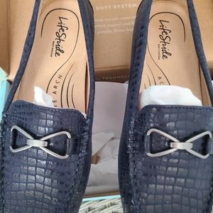 Lifestride  Navy Turnpike Loafers size 8M